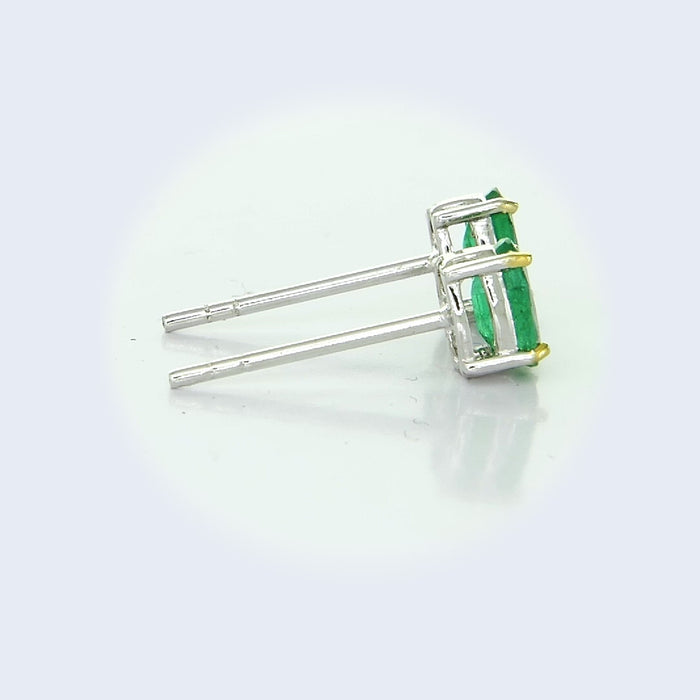 18kt white gold vivid green oval emerald stud earrings 6x4mm claw set AE214 close up video